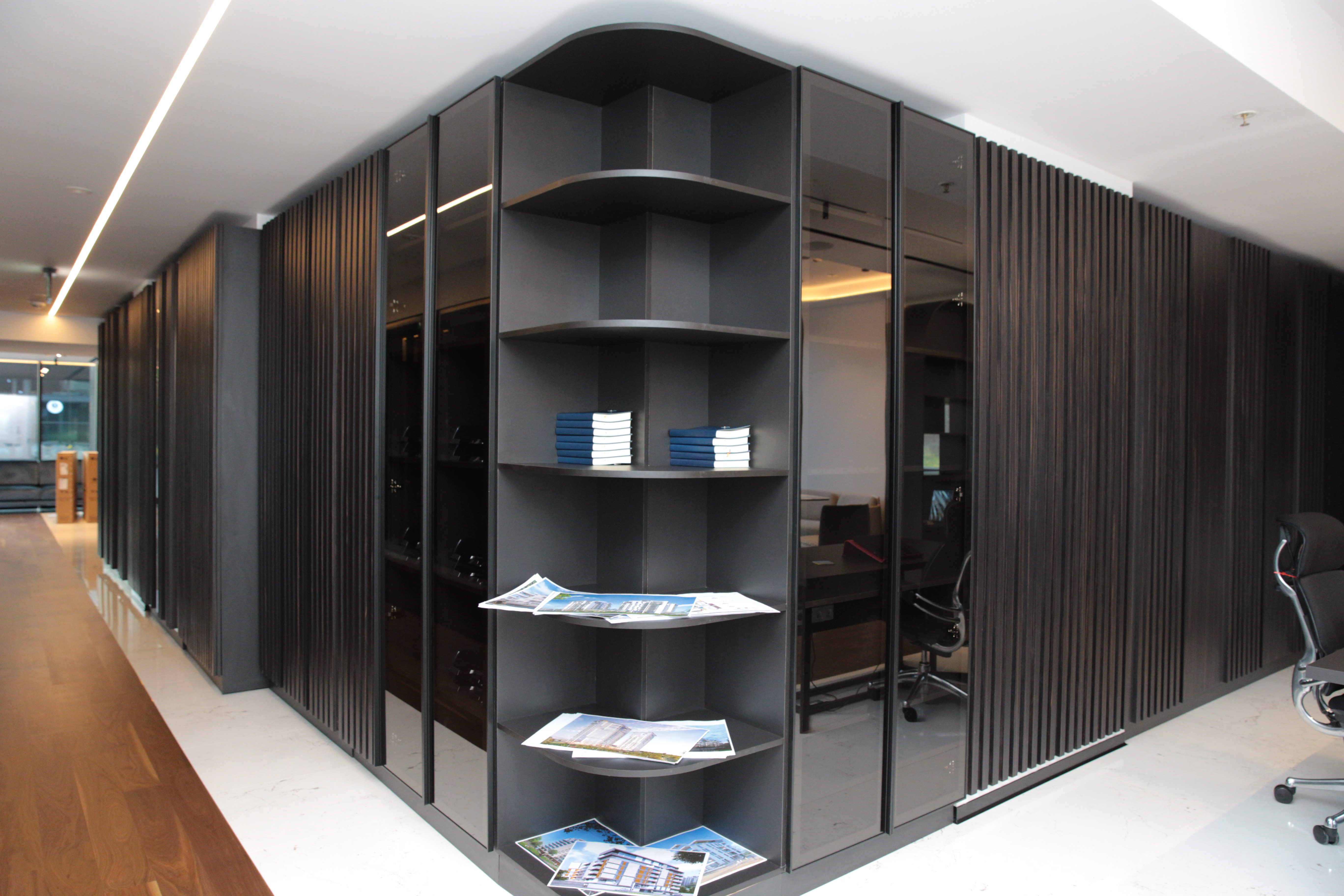 Showroom One United Properties, Bucuresti
