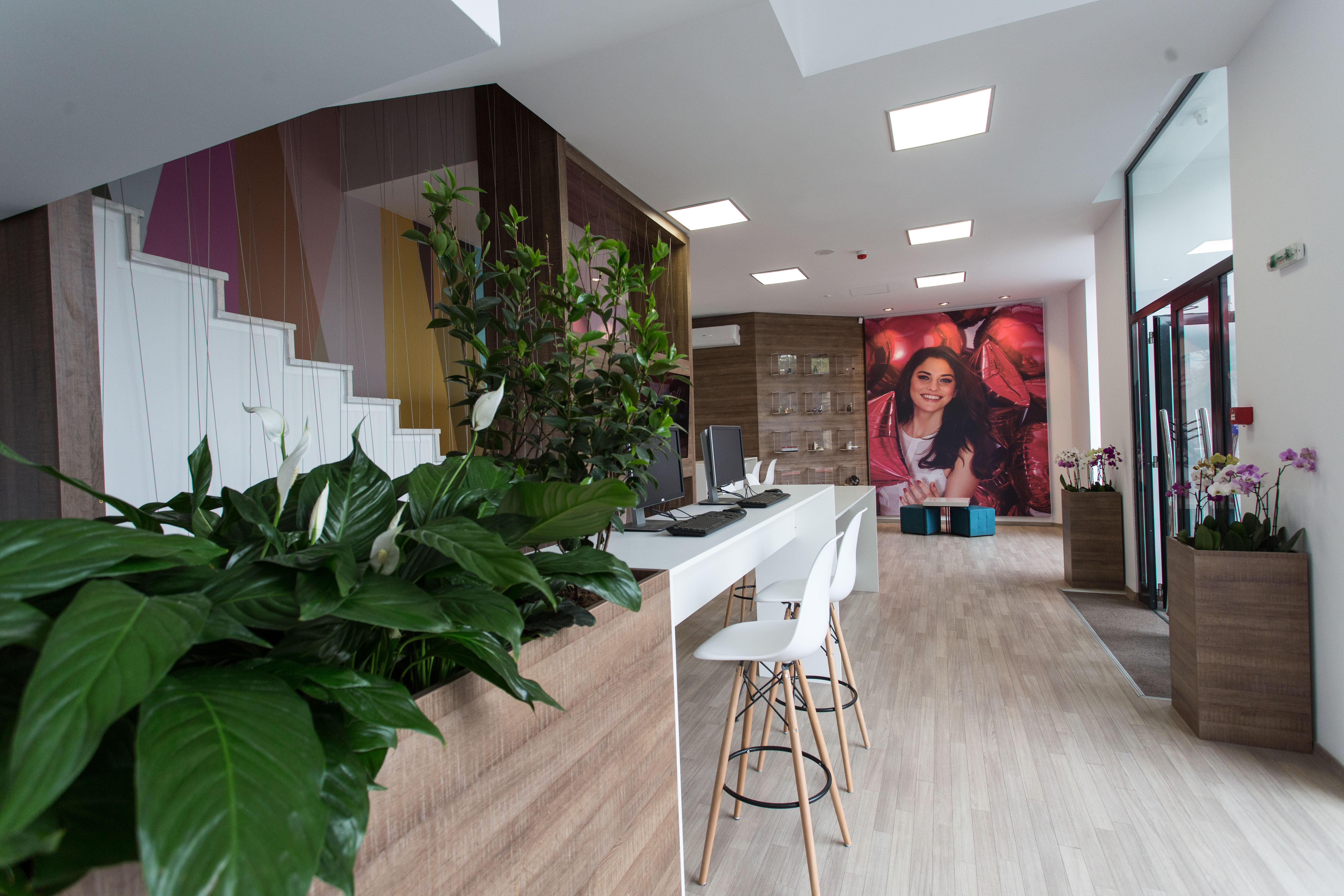 Avon, Bucuresti